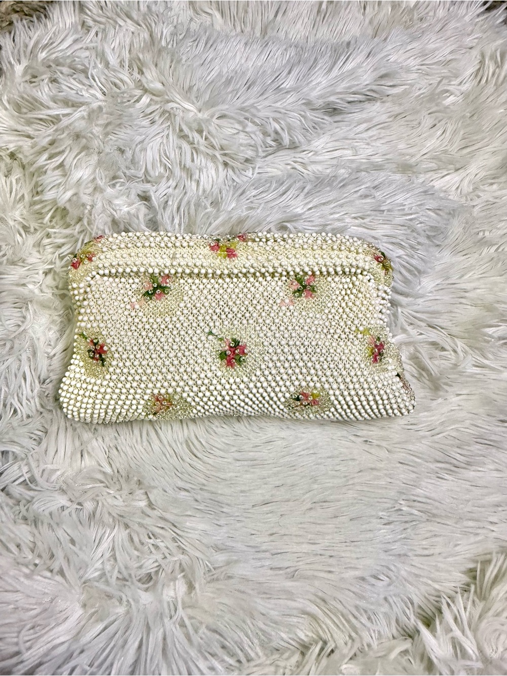 1950/1960’s Lumured Cordé-Bead Vintage Ivory Beaded Floral Clutch Purse